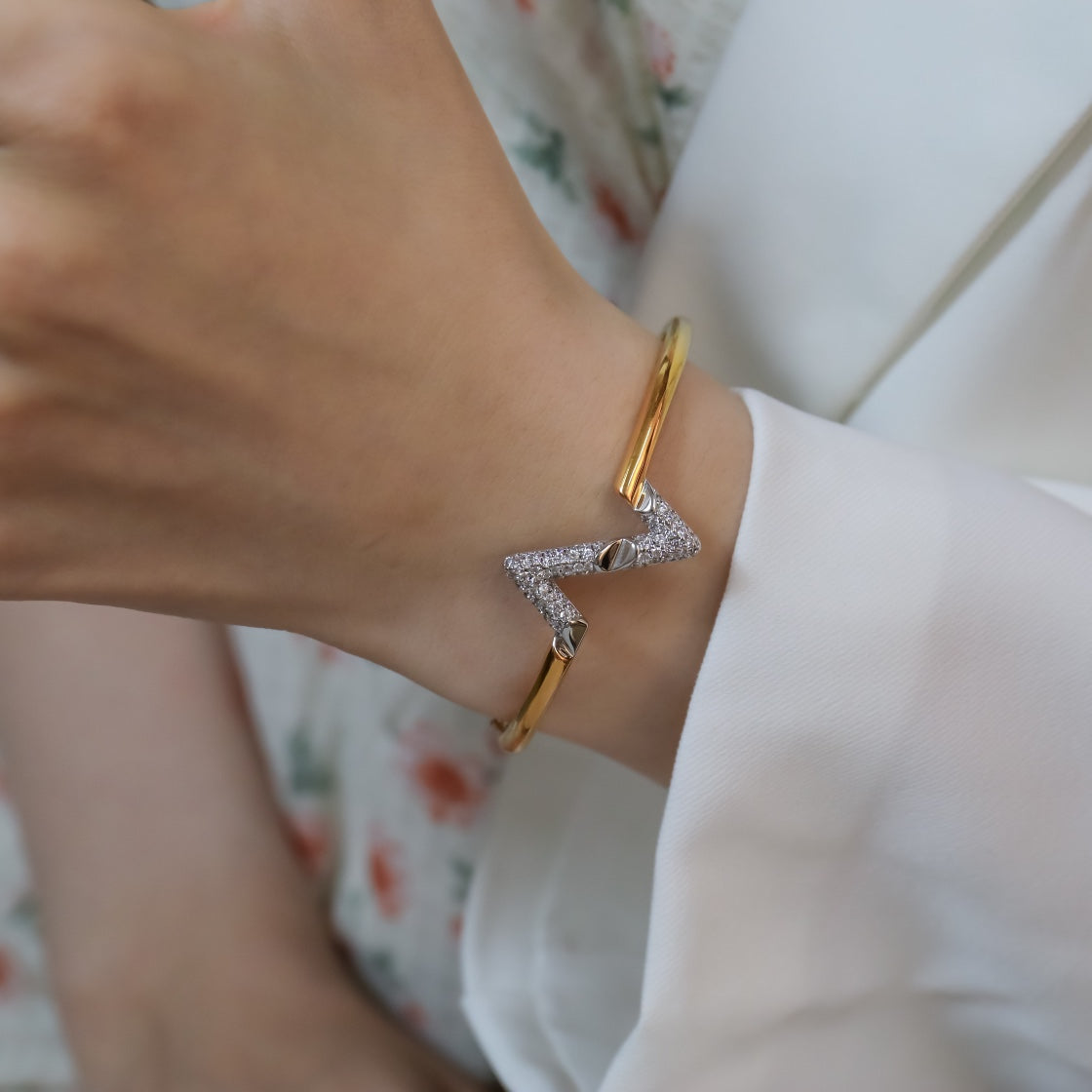 Mystic VOLTE UPSIDE DOWN GOLD DIAMOND BRACELET