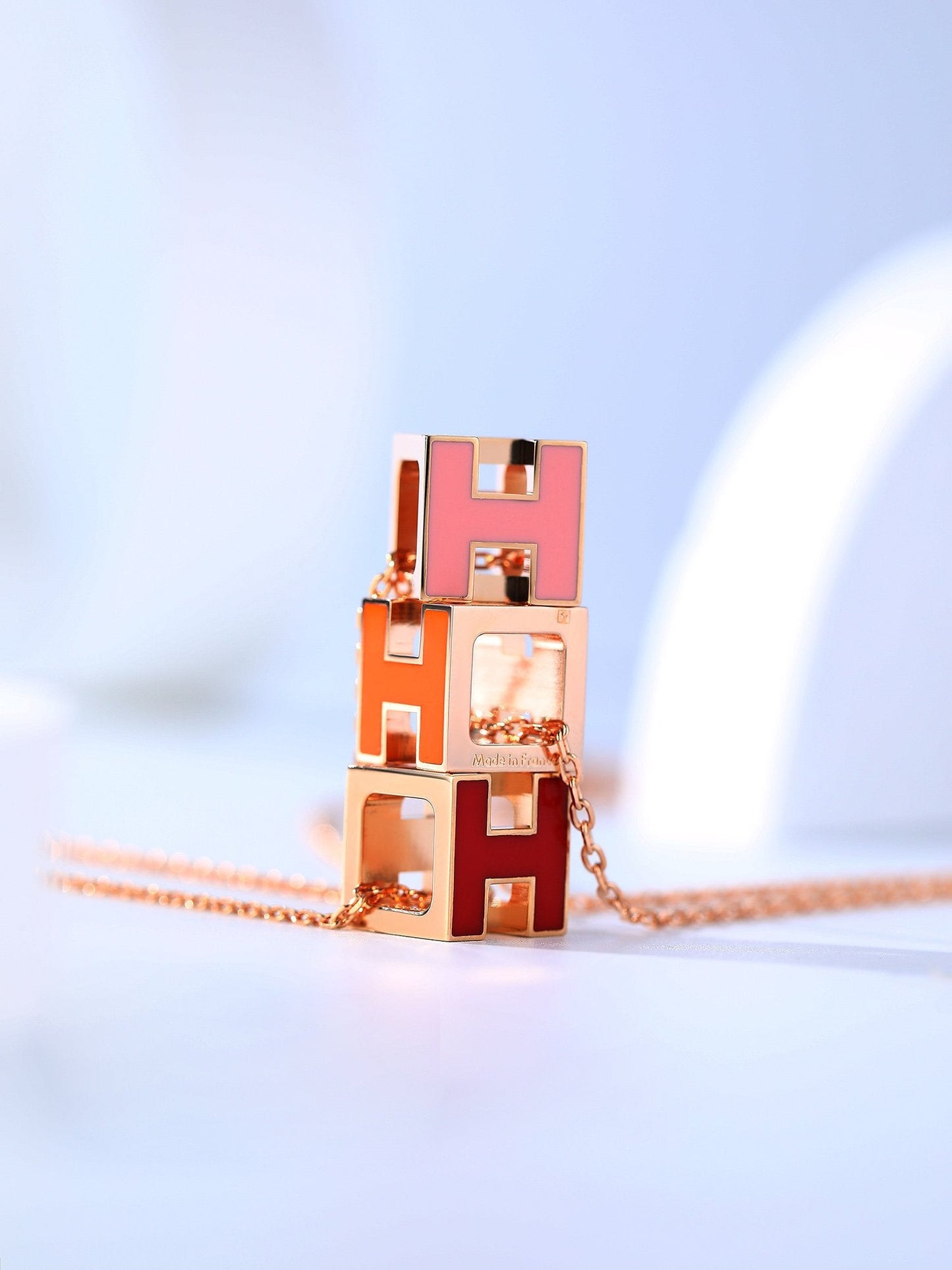 Mysitc H CAGE PINK GOLD NECKLACE