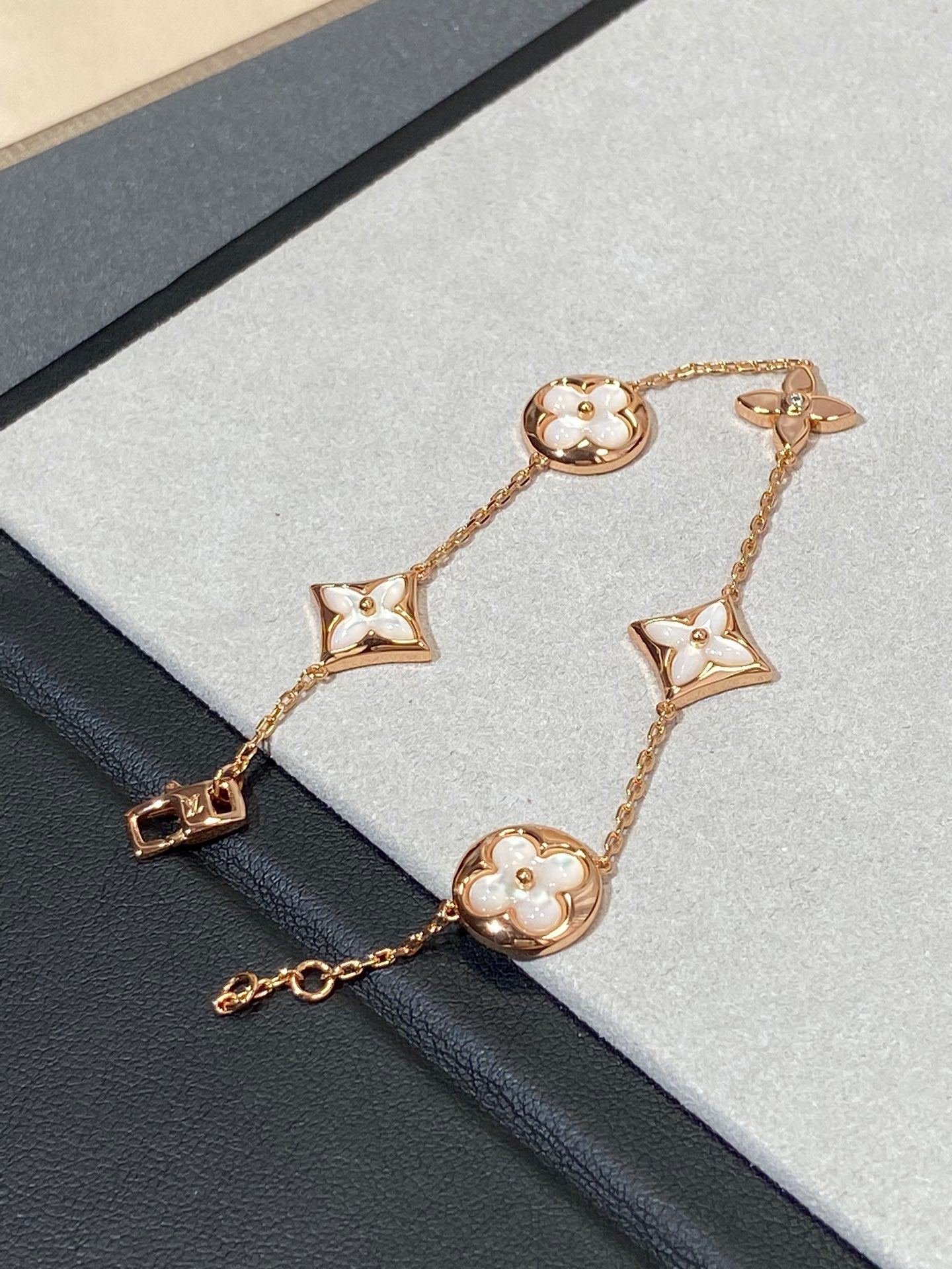 [Mystic]STAR AND SUN 5 MOTIF MOP PINK GOLD BRACELET