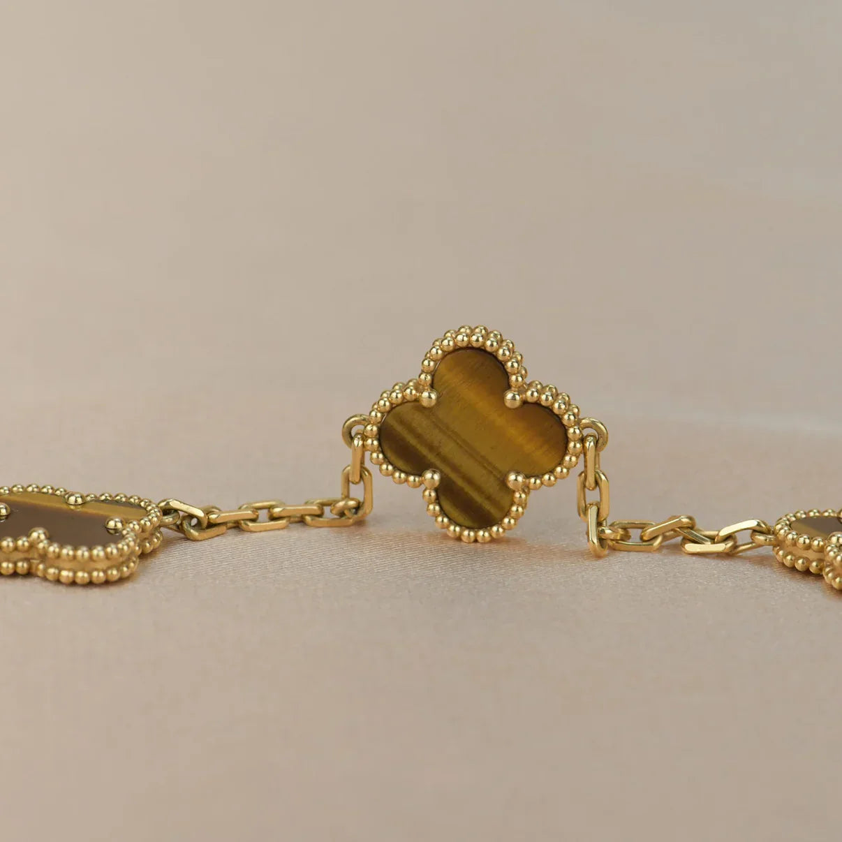 [Mystic] CLOVER 5 MOTIFS TIGER EYE BRACELET COLLECTION