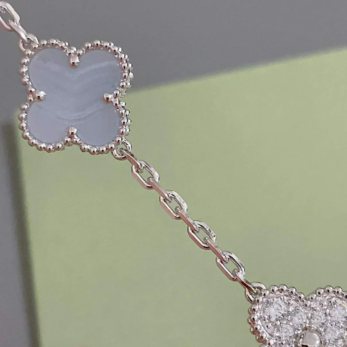 [Mystic] CLOVER 5 MOTIF PURPLE CHALCEDONY BRACELET COLLECTION