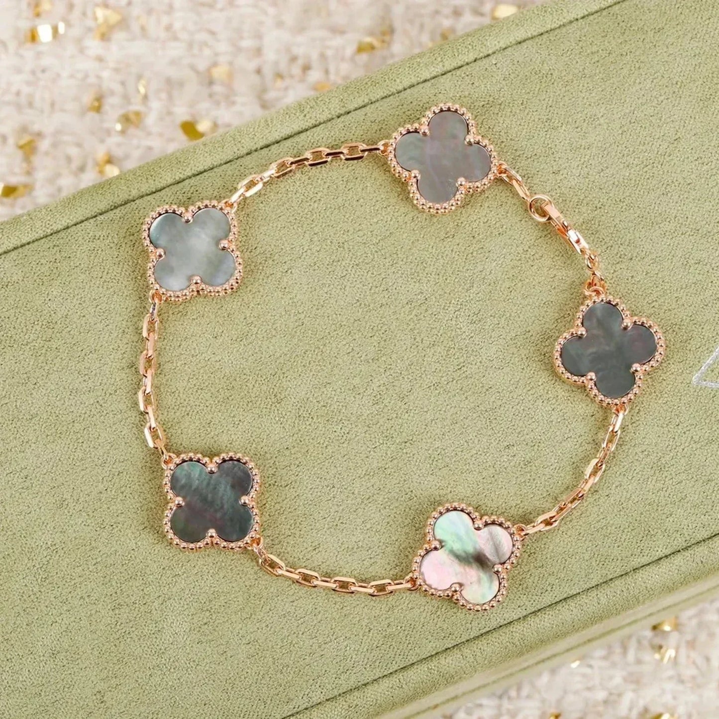 [Mystic] CLOVER 5 MOTIF GRAY MOP BRACELET COLLECTION