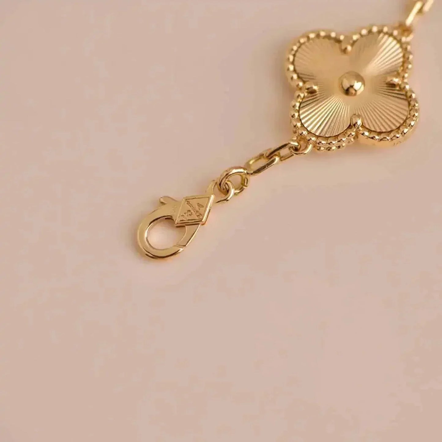 [Mystic] CLOVER 5 MOTIF LASER BRACELET COLLECTION