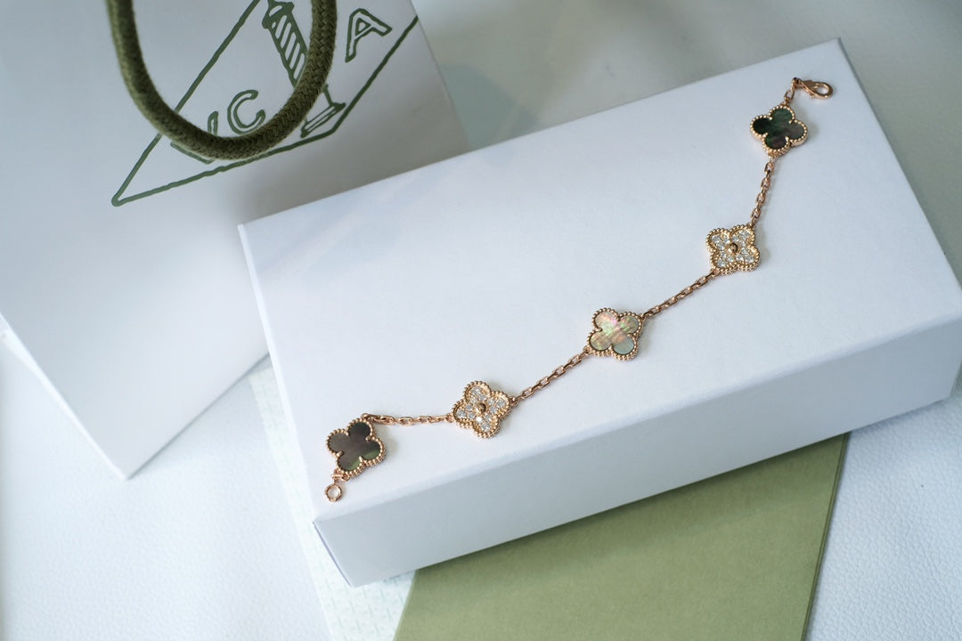 [Mystic] CLOVER 5 MOTIF GRAY MOP BRACELET COLLECTION